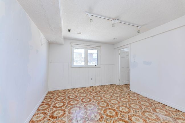28 Sawmill Rd, House attached with 4 bedrooms, 3 bathrooms and 3 parking in North York ON | Image 35