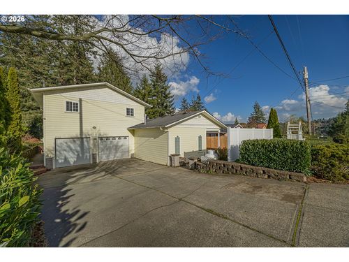 1740 Pennsylvania St, Coos Bay, OR, 97420-9261 | Card Image