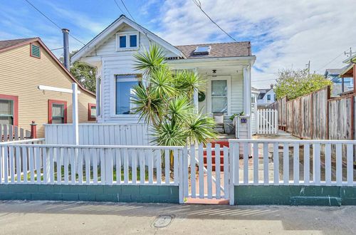 515 13th St, Pacific Grove, CA, 93950-4408 | Card Image