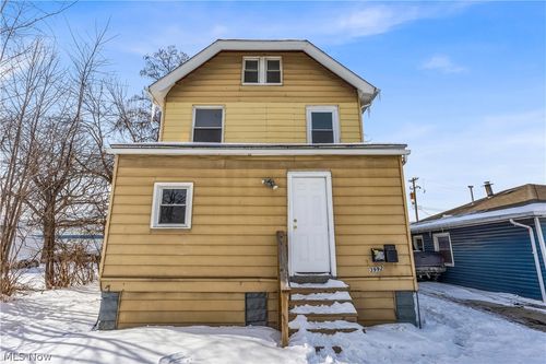 2-3992 E 26th St, Newburgh Heights, OH, 44105-3018 | Card Image