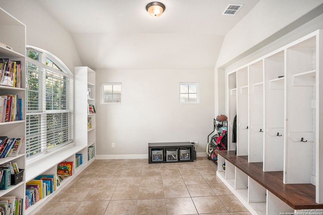420 Bee Caves Cv, House other with 5 bedrooms, 3 bathrooms and null parking in Cibolo TX | Image 5