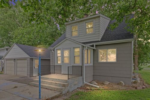 105 N Madison St, Sibley, IL, 61773-9598 | Card Image