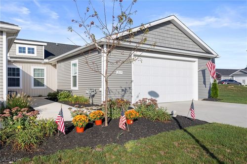 237 Silver Spring Cir, Elyria, OH, 44035-4408 | Card Image