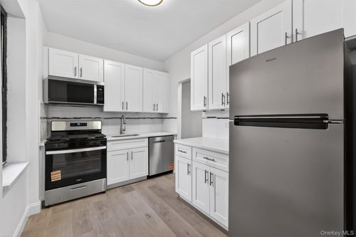 3j-41-41 41st St, Sunnyside, NY, 11104-3241 | Card Image