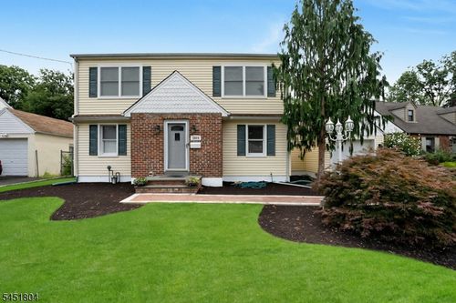 2094 Westfield Road Cir, Scotch Plains, NJ, 07076-1818 | Card Image