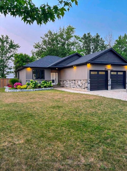 21 Middle St, Crediton, ON, N0M1M0 | Card Image