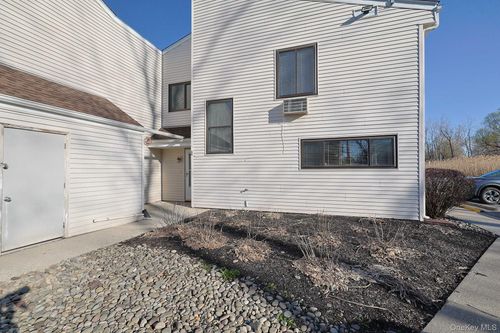 apt-22-25 Pierces Rd, Newburgh, NY, 12550-3250 | Card Image