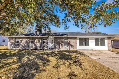615 Highland Dr, Bay Saint Louis, MS, 39520-2909 | Card Image