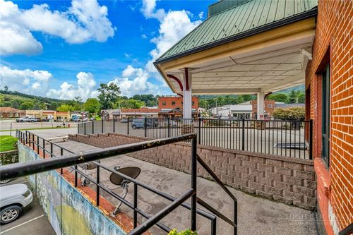 201-201 Jefferson Station Pl, West Jefferson, NC, 28694-9665 | Card Image