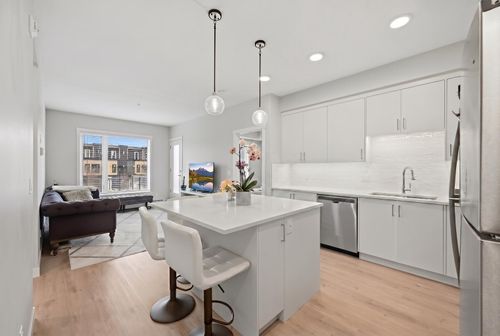 104-660 Shawnee Sq Sw, Calgary, AB, T2Y0X6 | Card Image