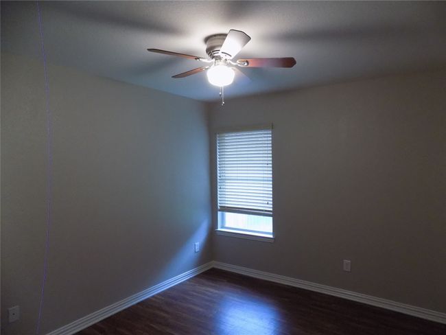 Unfurnished room with dark wood-style flooring and ceiling fan | Image 27