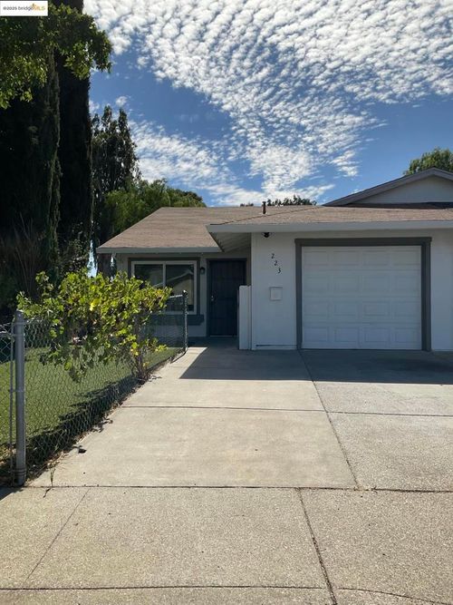 223 E Trident Dr, Pittsburg, CA, 94565-3528 | Card Image