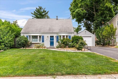 53 12th St, Carle Place, NY, 11514-1316 | Card Image