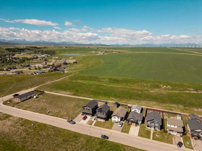 1016 Livingston Way, House detached with 4 bedrooms, 3 bathrooms and 2 parking in Pincher Creek AB | Image 2