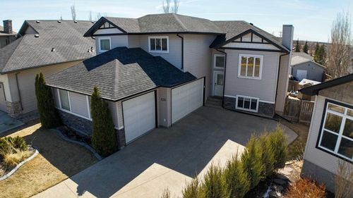 139 Isherwood Close, Home with 4 bedrooms, 3 bathrooms and 3 parking in Red Deer AB | Card Image
