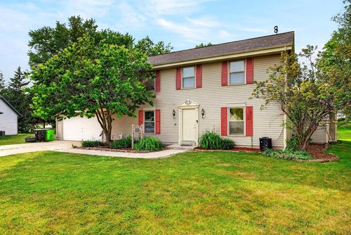62 E Prospect Court, Hartford, WI, 53027 | Card Image