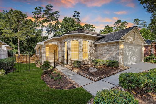 10 W Foxbriar Forest Cir, The Woodlands, TX, 77382-5390 | Card Image