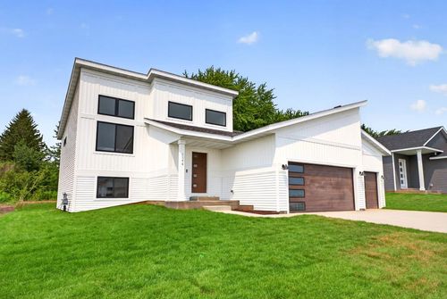 1146 Petersen Ct Nw, Stewartville, MN, 55976-1681 | Card Image