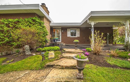 2640 Prestonvale Rd, Courtice, ON, L1E2R9 | Card Image