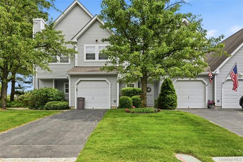 323 Erik Dr, Setauket, NY, 11733-6458 | Card Image