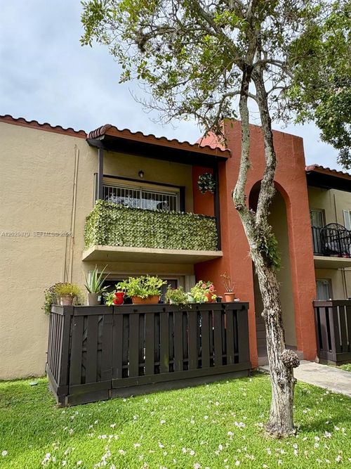 x16-10834 N Kendall Dr, Miami, FL, 33176 | Card Image