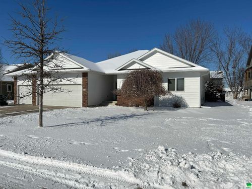 685 Meadowlark Circle, Dakota Dunes, SD, 57049 | Card Image