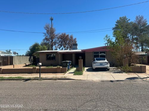 2009 S Longfellow Pl, Tucson, AZ, 85711-6247 | Card Image