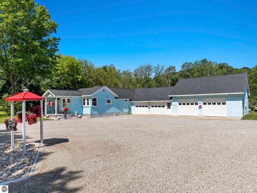 9705 E Carter Rd, Traverse City, MI, 49684-5523 | Card Image