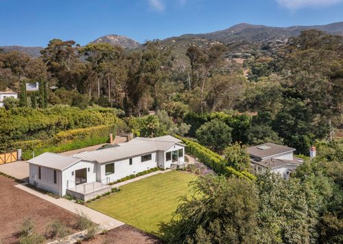 1071 E Mountain Dr, Montecito, CA, 93108-1116 | Card Image