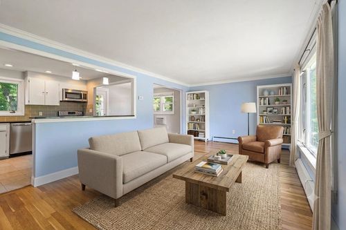 6 Larry Ln, Portsmouth, NH, 03801-4138 | Card Image