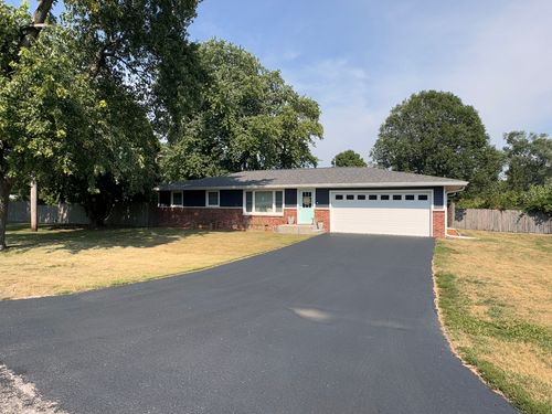 102 S Apple St, White Heath, IL, 61884-9003 | Card Image