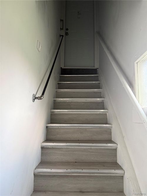 apt-2-2180 Olive Ave, Lincoln Park, MI, 48146-1475 | Card Image
