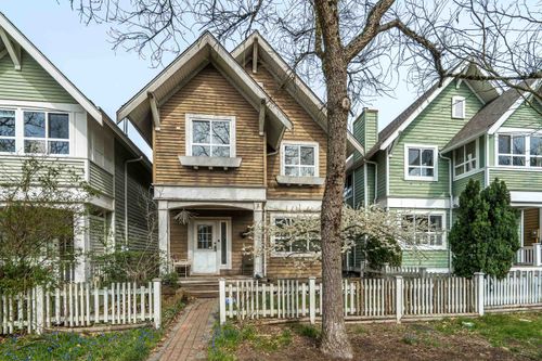 137 Star Cres, New Westminster, BC, V3M6X6 | Card Image