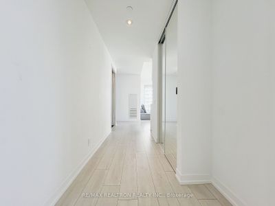 4502 - 5 Buttermill Ave, Condo with 3 bedrooms, 2 bathrooms and 1 parking in Vaughan ON | Image 2