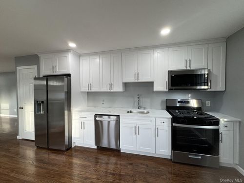 189 Whitetail Ln, Central Islip, NY, 11722-2511 | Card Image