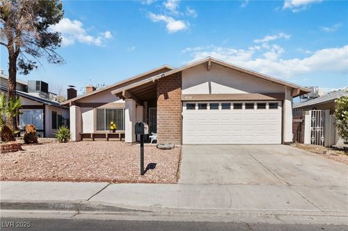 4775 Woodridge Rd, Las Vegas, NV, 89121-5824 | Card Image