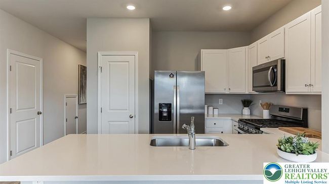 1203 Susan Cir, Townhouse with 3 bedrooms, 3 bathrooms and null parking in Breinigsville PA | Image 12