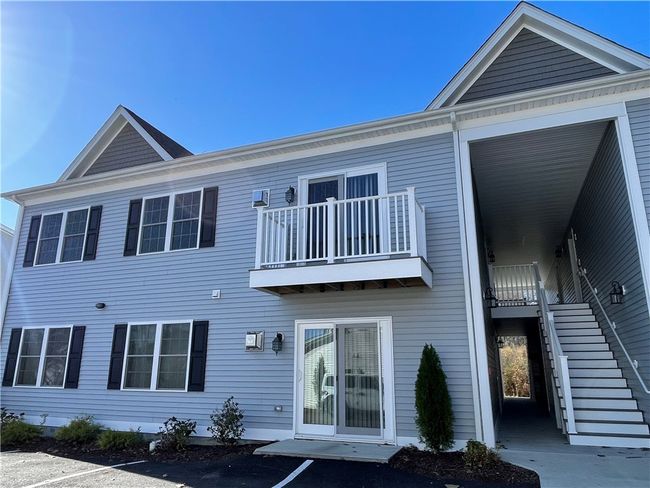 909 - 9 Gray Coach Lane, Home with 2 bedrooms, 2 bathrooms and null parking in Cranston RI | Image 1