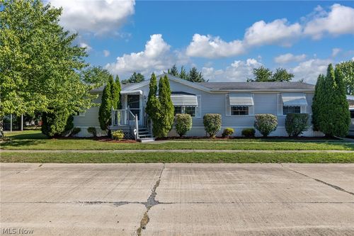 8 Schuberts Alley, Olmsted Twp, OH, 44138 | Card Image