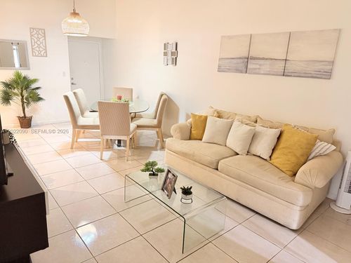 209-9443 Fontainebleau Blvd, Miami, FL, 33172-5542 | Card Image