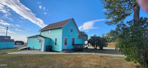 411 Mckinley Avenue, Underwood, ND, 58576 | Card Image