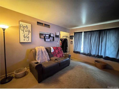 32477 Truman Rd, Rockwood, MI, 48173-9699 | Card Image