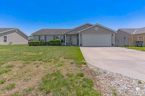 401 Brookway Dr, Manhattan, KS, 66502-7085 | Card Image