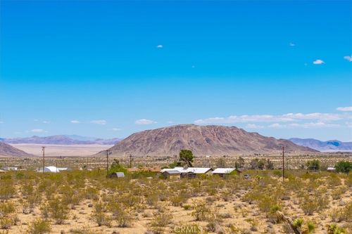 56764 Reche Rd, Landers, CA, 92285 | Card Image