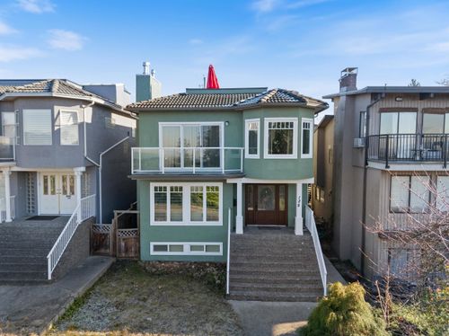 128 Hythe Ave, Burnaby, BC, V5B3H7 | Card Image