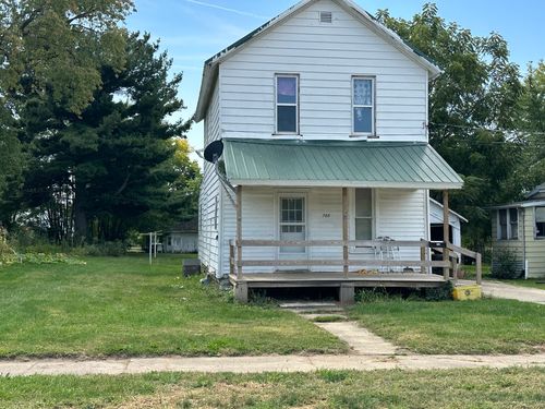 705 W Wall St, Morrison, IL, 61270-2052 | Card Image