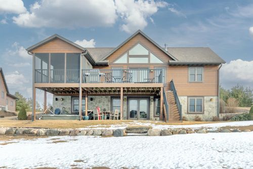 N8111 Castaway Dr, New Lisbon, WI, 53950-9589 | Card Image