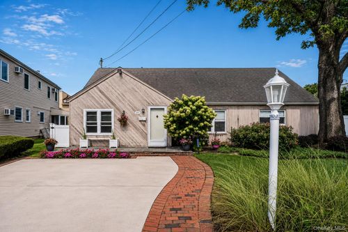 3001 Tinker Drive, Hempstead, NY, 11572 | Card Image