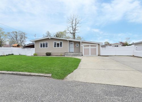 27 Peter Rd, Ronkonkoma, NY, 11779-4316 | Card Image