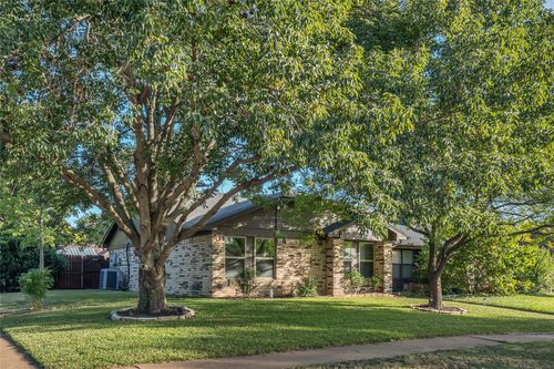 2201 Ember Lee Dr, Garland, TX, 75040-3772 | Card Image
